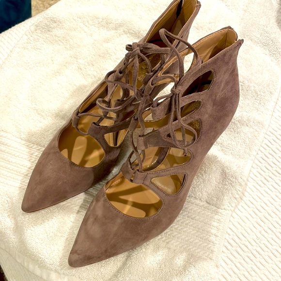 Gray suede lace up heels with zipper closure - Picture 1 of 4